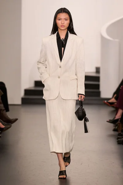 Look 23